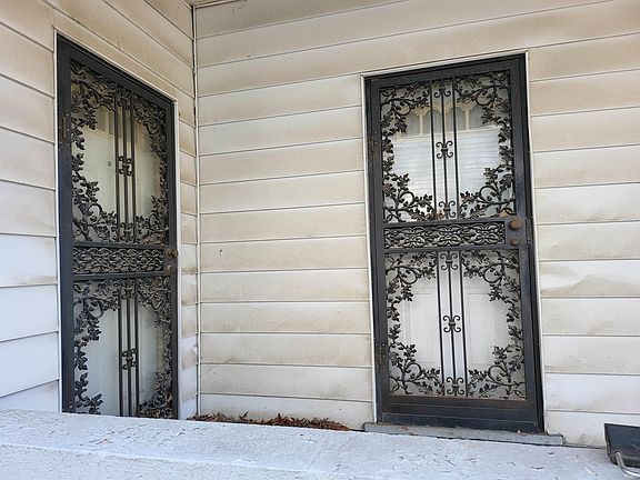 3rd image of 514 S Grand Ave