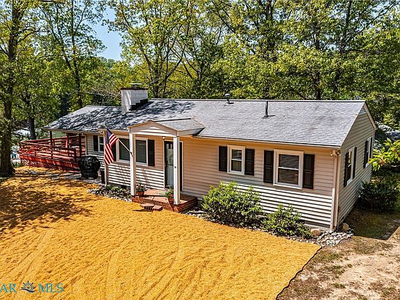 3rd image of 18 Cove Ct