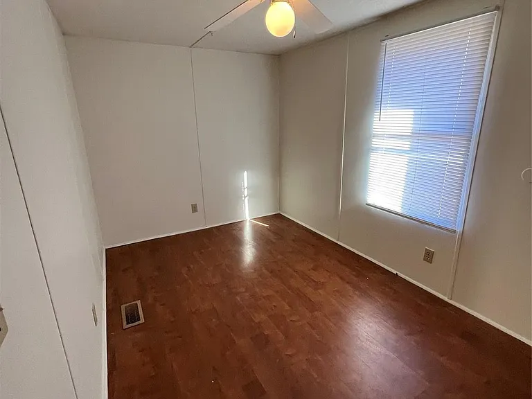 216 Tall Pines Ln — Photo 5