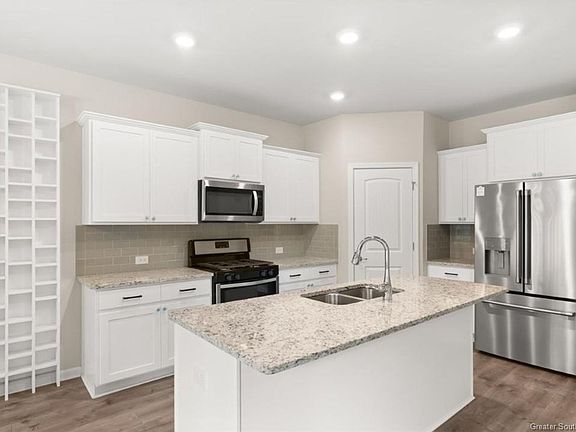 3rd image of 1647 Reserve Dr