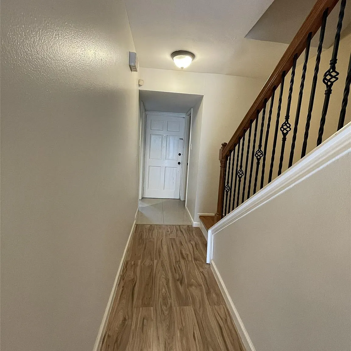 2 bed, 2.5 bath, 1385 sqft, $2,000 — Photo 2