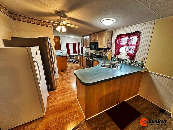 5th image of 441 Carnation Dr