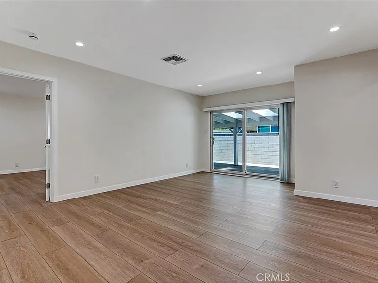 6851 Forbes Ave — Photo 13