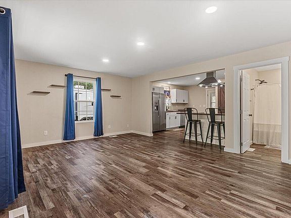 4th image of 619 Huff Bend Ln
