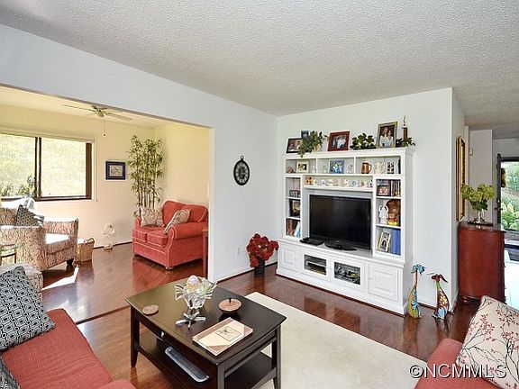 2nd image of 514 Crowfields Ln