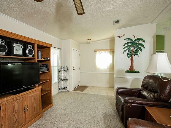 4th image of 318 Loquat Dr