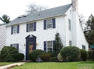 68 Willow St, Garden City, NY 11530