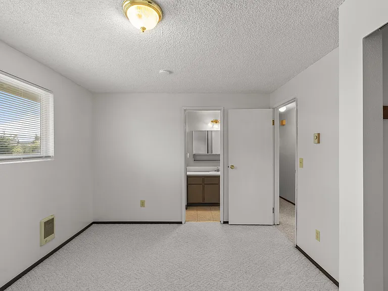 630 Bender Ln — Photo 18
