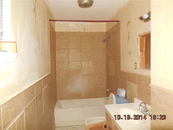 4th image of 15114 Beaufort Dr