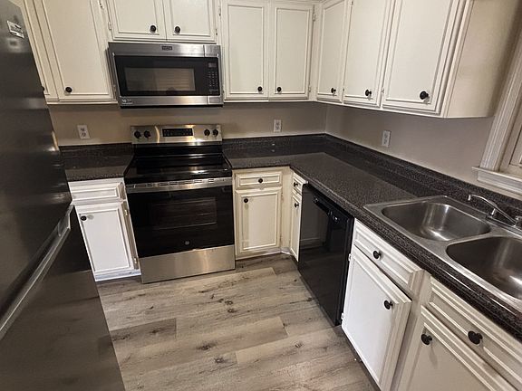 5th image of 34 Hawthorne Ct