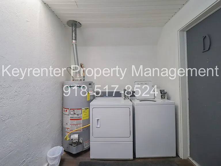 S Maple St Apartments — Photo 16