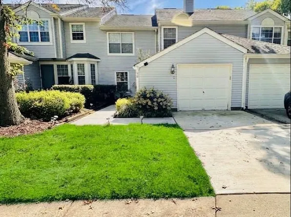 10 Colebrook Ct, Princeton, NJ 08540