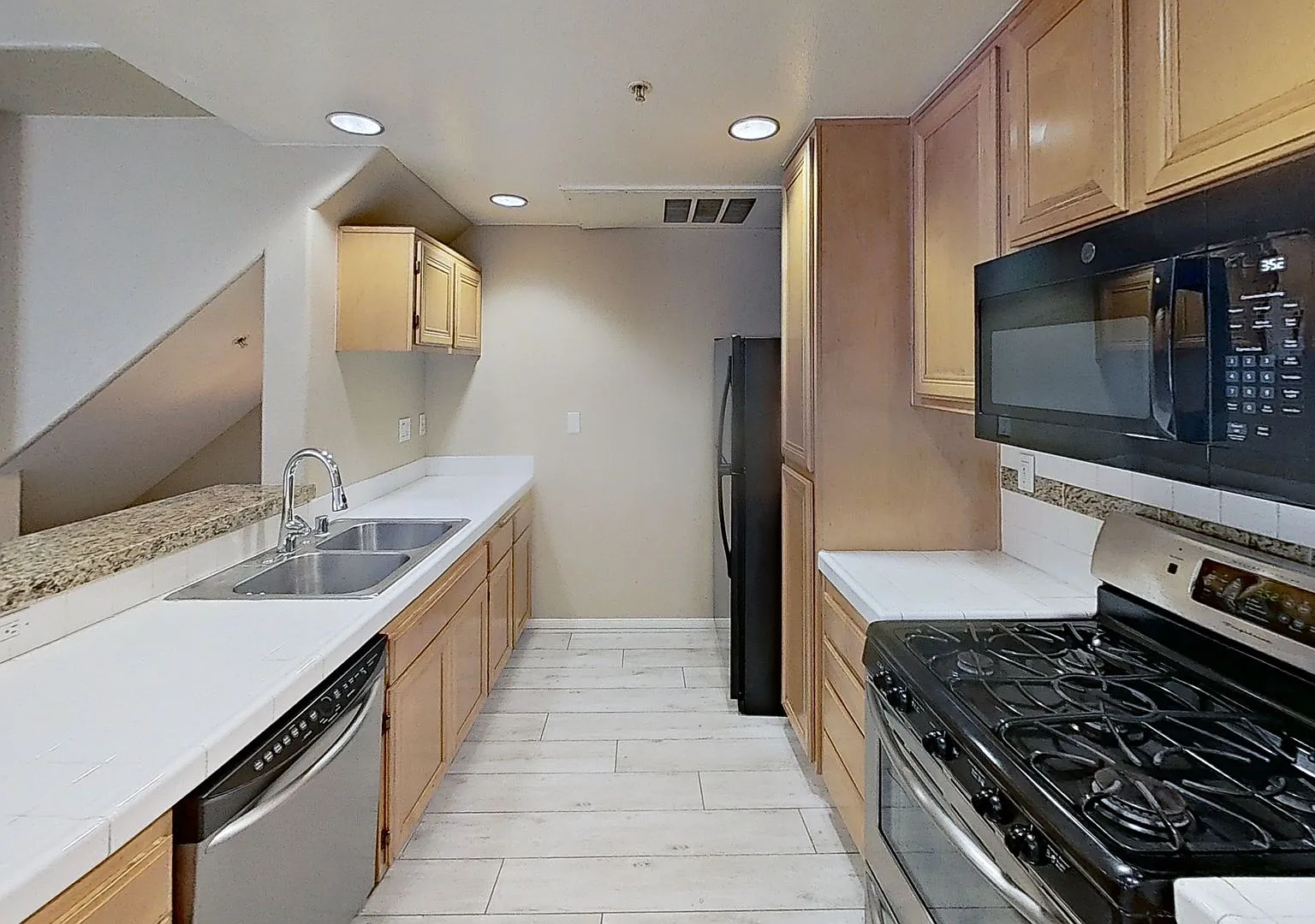 1/bedroom condo in Woodland Hills S. of Ventura Blvd. ! — Photo 4