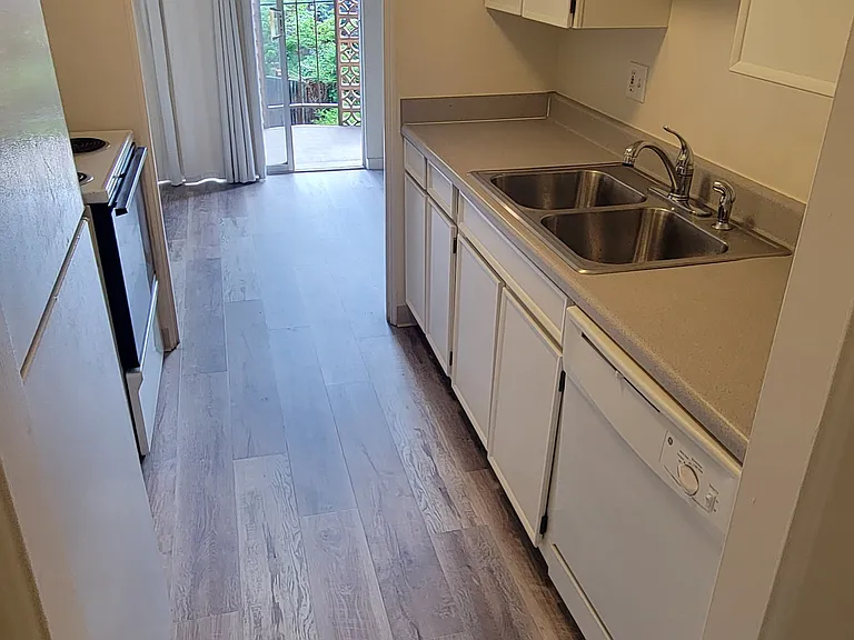 1220 Gaylord St #305 — Photo 3