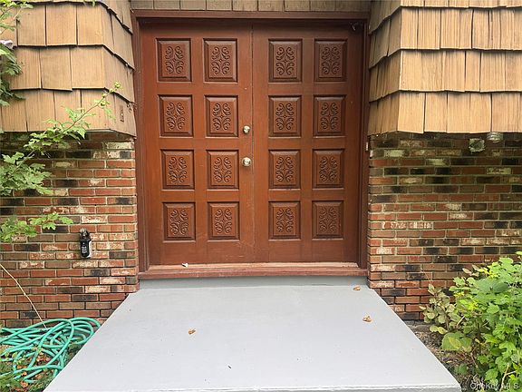 3rd image of 5 Byram Brook Place