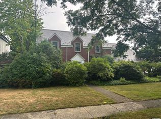 37 Connecticut Ave, Freeport, NY 11520