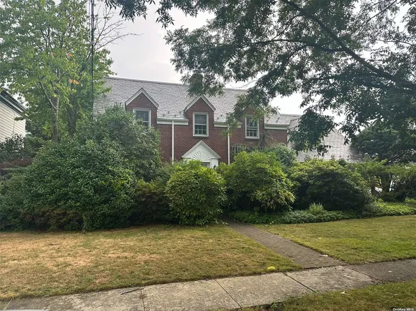 37 Connecticut Avenue, Freeport, NY 11520