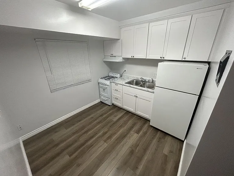 832 Azusa Ave #5 — Photo 6
