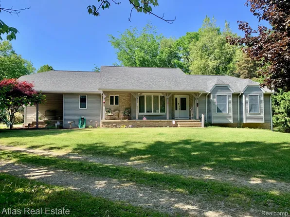 6075 Mayville Rd, Clifford, MI 48727