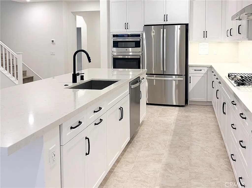 5 bed, 4.5 bath, 3141 sqft, $5,000 — Photo 4