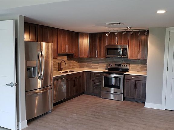 3rd image of 205 Lakeshore Dr #411