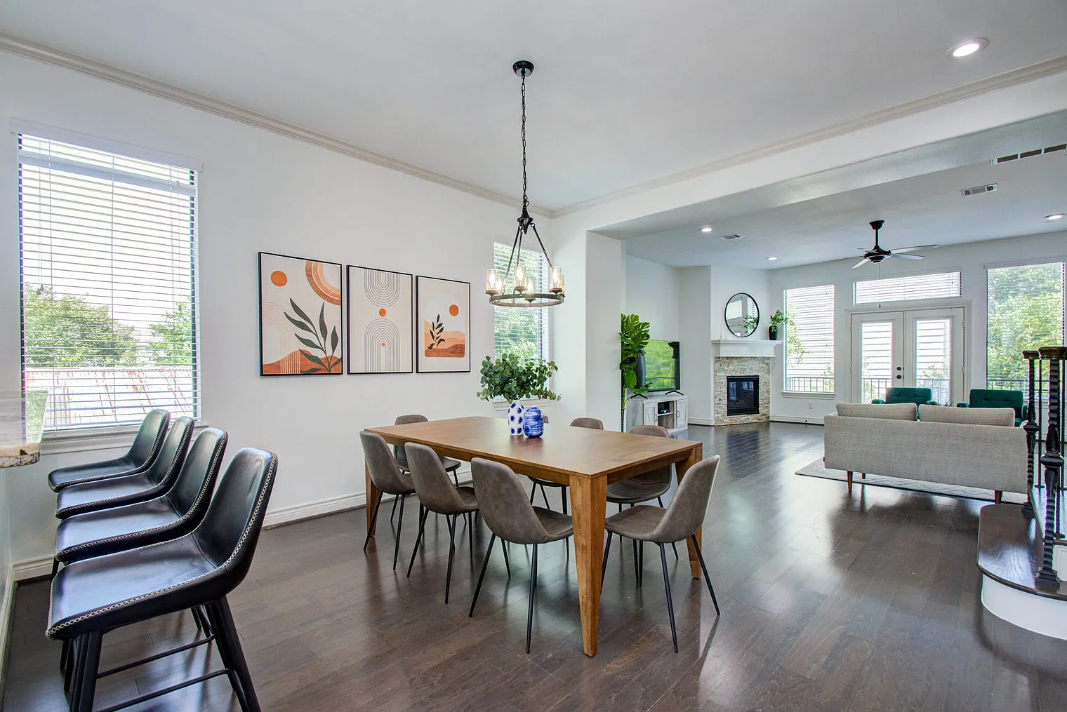 3 bed, 3.0 bath, 2400 sqft, $12,295 — Photo 2