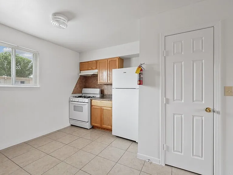 La Paloma Village Apartments — Photo 5