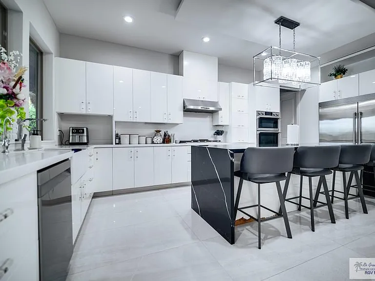 214 Calle Cenizo — Photo 9