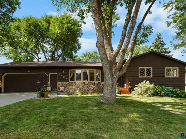 5908 W Chadwick Pl, Sioux Falls, SD 57106
