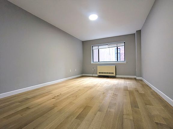 5th image of 210 E 29th St APT 2C