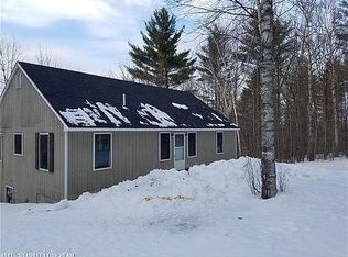 28 Lovers Ln, Saint Albans, ME 04971