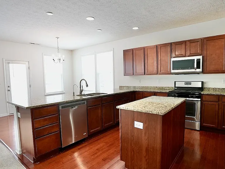 1566 Valdarno Dr — Photo 5