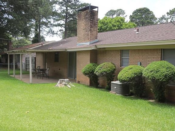 3rd image of 814 Diane Dr