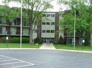 5540 Walnut Ave APT 3A, Downers Grove, IL 60515