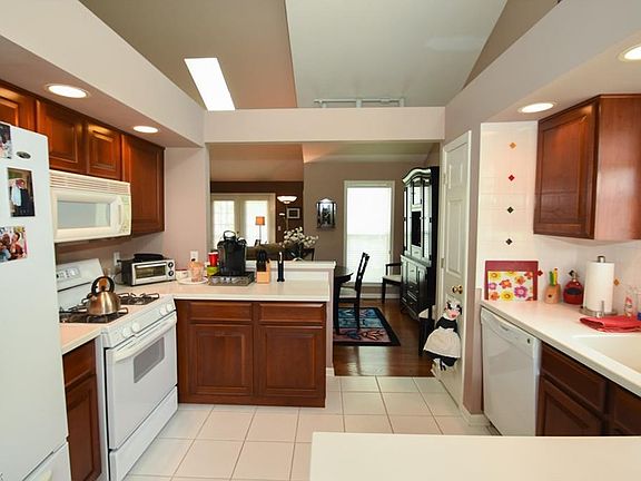 4th image of 580 Daleview Dr