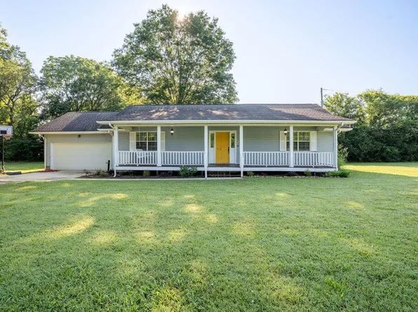 316 Old Hales Gap Rd, Trenton, GA 30752