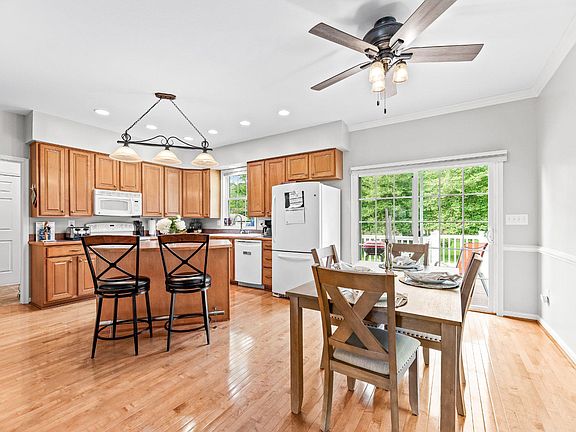 3rd image of 42161 Patuxent Dr