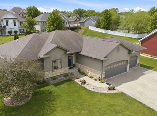 2709 Falcon Ln, Cedar Falls, IA 50613