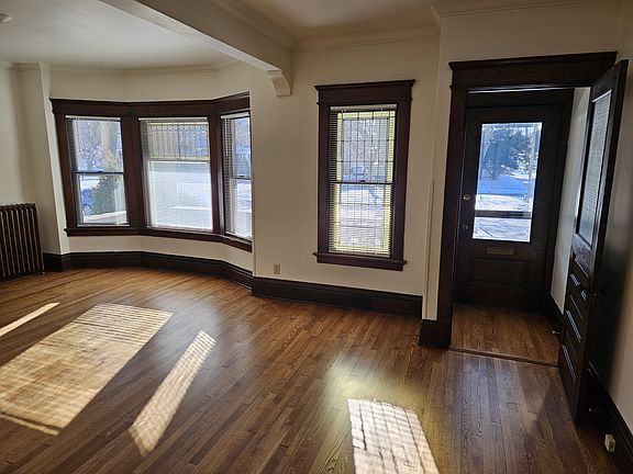 3rd image of 1902 E Newberry Blvd #1902