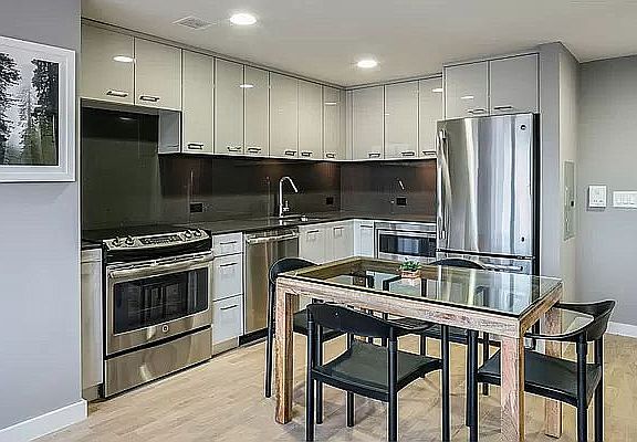 2nd image of 275 Greene Ave Floor 2