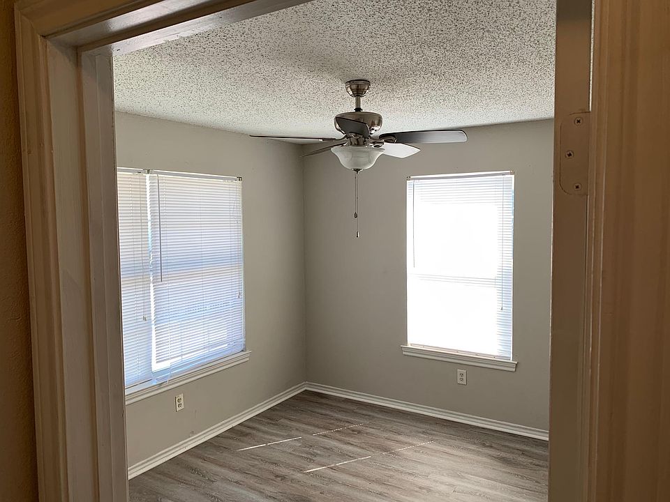 1st image of 504 W Franklin St APT 207