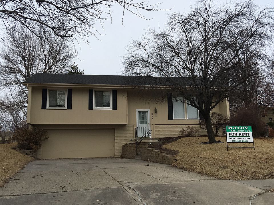 1st image of 220 N 153rd Cir