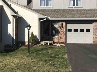 2922 SW Foxcroft 2 Ct, Topeka, KS 66614