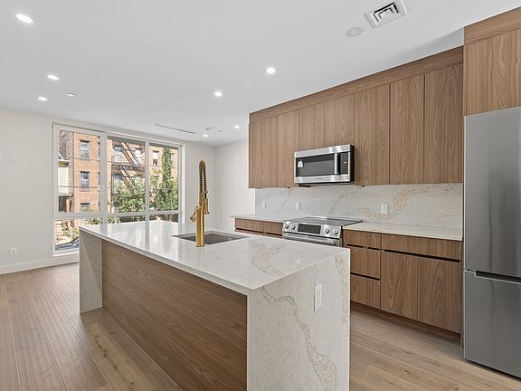 3rd image of 312 Fenimore St Floor 2