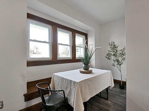 5th image of 453 W Dickson Ave