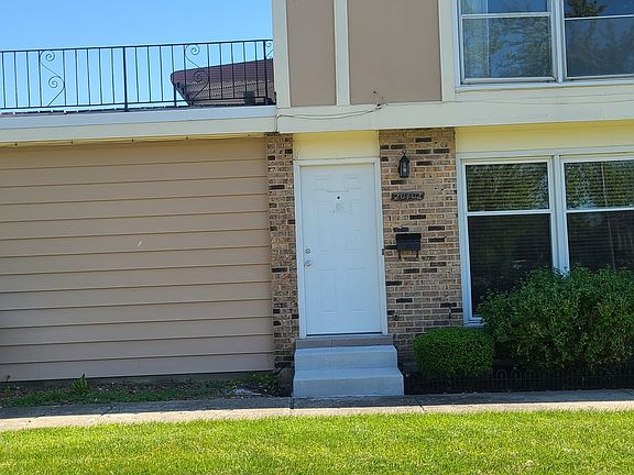 2nd image of 20102 Oak Ln #201