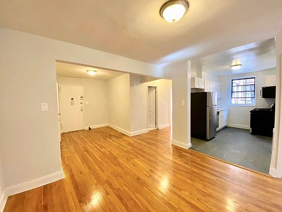 2nd image of 222 E 17th St #M2