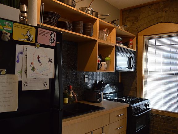 2nd image of 615 E 16th St #104