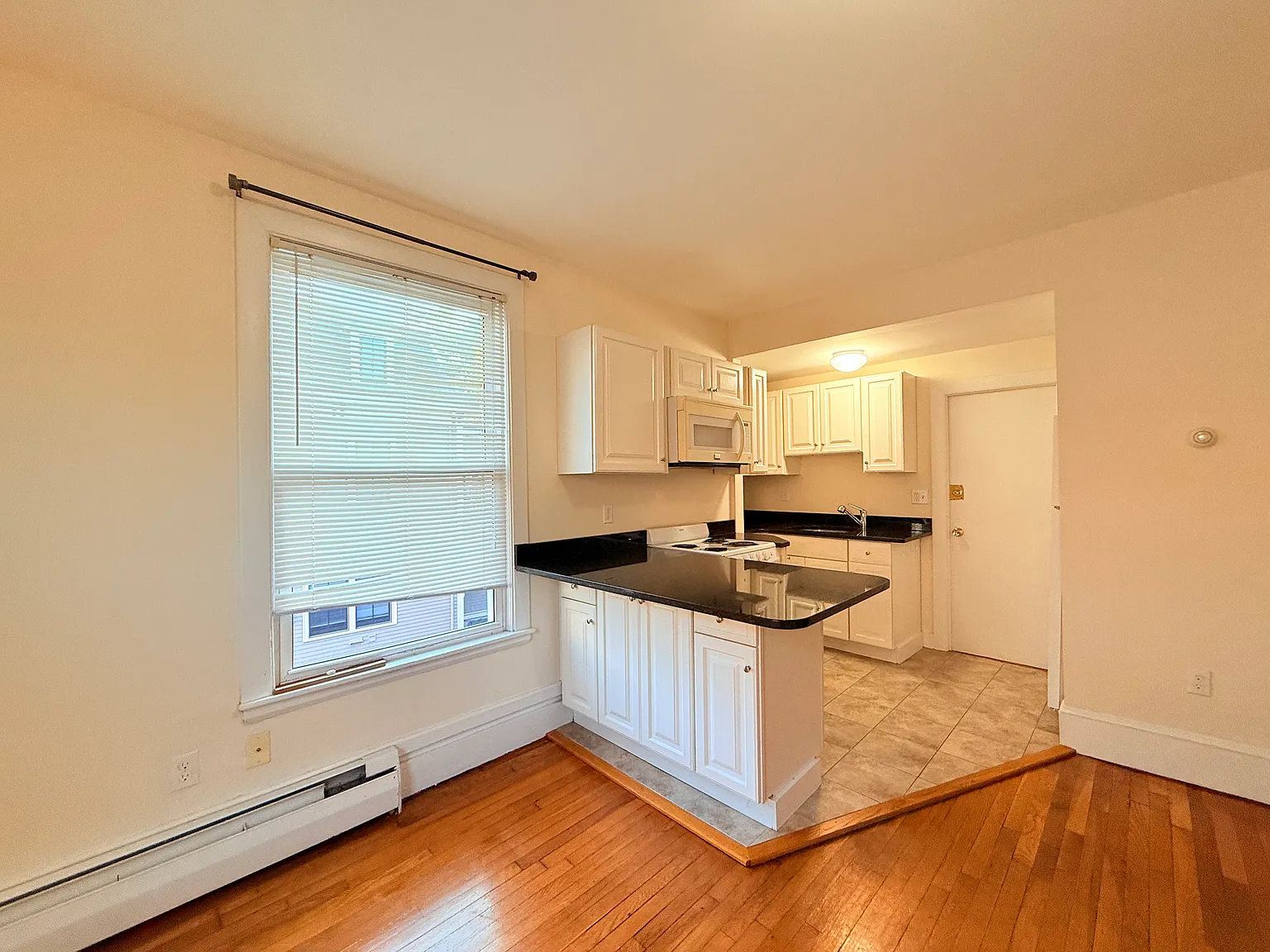 Studio, 325 sqft, $1,850 — Photo 4