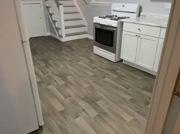 5253 W Montrose Ave #B, Chicago, IL 60641
